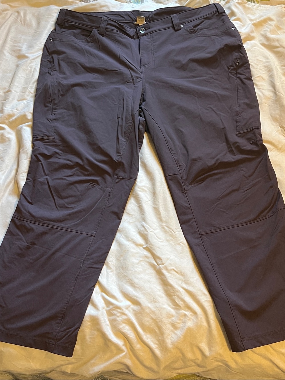 Duluth Trading Co Women's Cargo Pants in Dark Gray